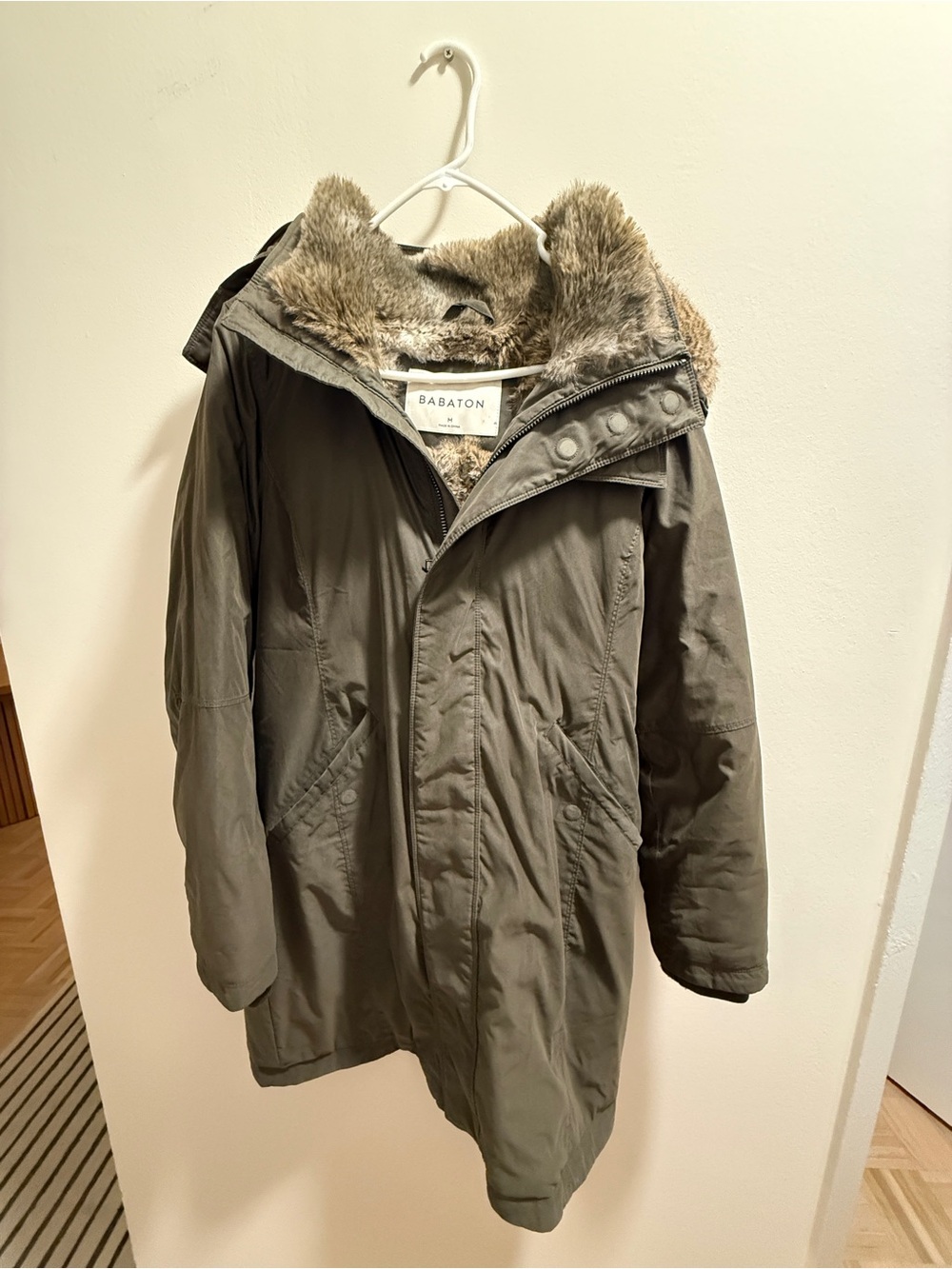 Aritzia Babaton Women's Olive Green Parka with Faux Fur Trim